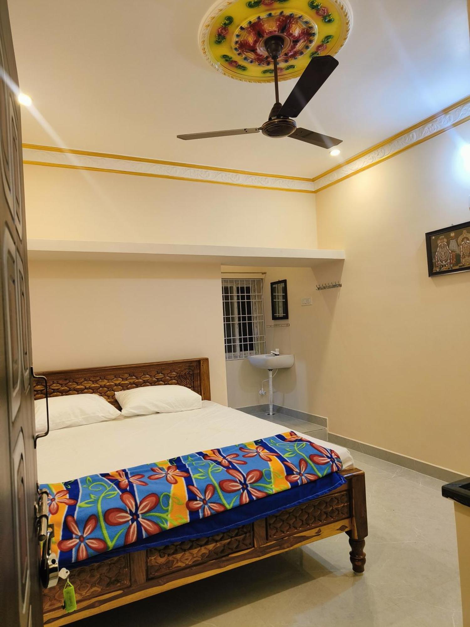 Liya Guest House Tiruvannāmalai Exterior foto